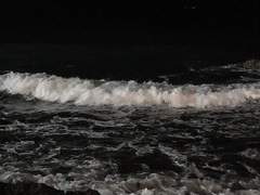 겨울밤이라서 그렇다는 위로 따위는 하지 말아줘.