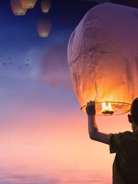 날개 달은 불빛