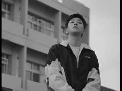 달에는 가깝고 네게는 먼