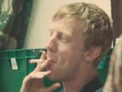 [알렉스로운트리데이먼] 데이브의 입술을 물어뜯었다