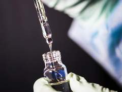 자네 혈흔은 내가 쥐었으니, 어서 순종적인 모습을 보여 보게나!