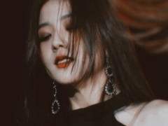 안쪽에 오네로가 적힌 왕관은