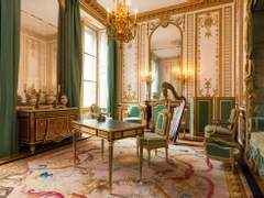 타인의 향이 맴도는 침실