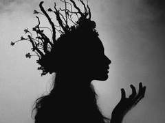 그 자그맣던 어둠은 어느새 나를 갉아먹고