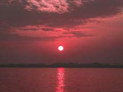 사랑보다 그리움을 먼저 깨달은 이는 덧없는 슬픔에 빠져 산다