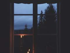 [레뷰스타] 새벽녘은 푸르게 밝아오니