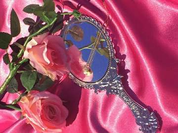 퇴색해가는 금빛 하늘인가