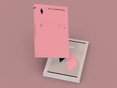 크록스 신고 담벼락에 기댄 의사 - 여름