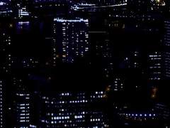 그가 나를 보며 웃고 있었다.