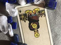 이번 주의 카드: 4 of Pentacles reversed