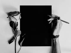 말라비틀어진 장미와 편지