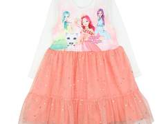 110. 그녀는 오늘도 쥬쥬 원피스를 입고 갔다.