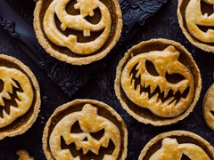 으악! 아저씨 제가 더 놀랐잖아요