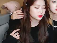 키스할 때는 고개를 왼쪽으로 돌리나요?