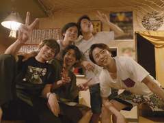 경찰서 남성들 그들은 아라시여따..