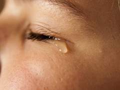 절개눈매교정 비절개눈매교정 둘다 일반 매몰 절개쌍수보다 기본적으로 아프고 통증이 많은 수술입니다