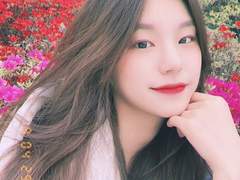 자연스런 인라인 속쌍의 연예인 (있지 예지)