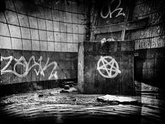 악마 소환진에서 솟아오른 천사