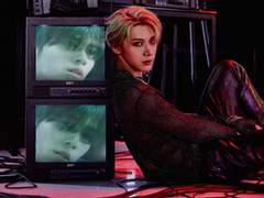 헨드리는 자길 째려보는 눈빛을 못 본 척 하며 휘파람을 부는 시늉을 했다