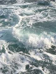 몽상에 젖어 기어이 당신을 사랑한 나의 밤은 여전히 깊다