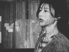 깨진 유리 파편