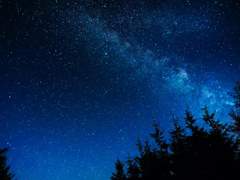 푸른 아침 하늘에 떠오른 별