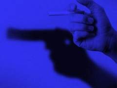 풍파에 휩쓸려 떠내려간 방파제,