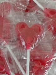 너무 행복하면 불행해진대. 그래서 난 일부러 손을 꼭 쥐지 않아.