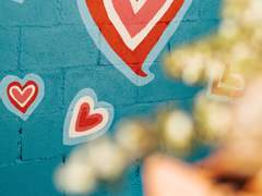 [데미안 웨인] 장난스런 키스