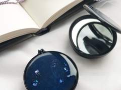 떠도는 우주파편 거울 그립톡