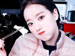 에이프릴 이나은