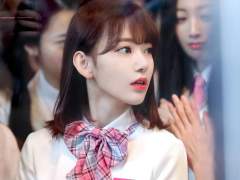 너는 참 벚꽃의 색을 닮았다