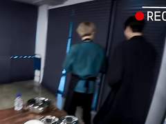 서로 손 탄 애들