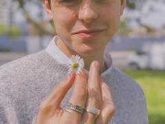 붉은 달빛 아래