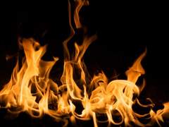 네가 신에 가까운 불이라면,