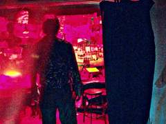 파도에 부딪혀 무너지는 순간이 있다. 上