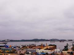 껍데기는 씻어내어 돌밭에 묻어주리