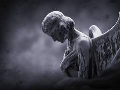 아름다운 사람의 내면은 참혹하다.