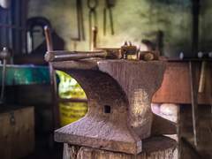 언젠간 이 무기의 끝이 나를 향해 있겠지...