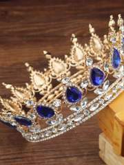 황태녀는 황관을 든다