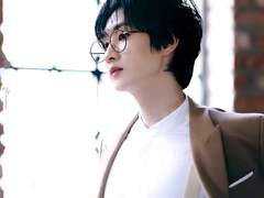 Tempus fugit, amor manet.