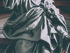 어둠을 지우는 것은 끝내 희미한 빛임을