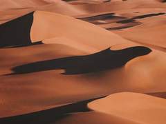 우리는 모래 위에 지은 집 같아서