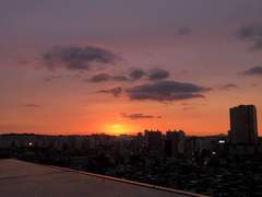 억지로 웃지는 말아