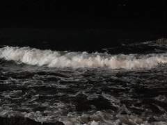 어두운 바다 사진