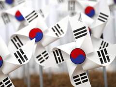 과거의 당신들에게, 과거의 우리에게.