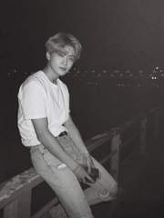 피치 인 블랙(Peach in black)