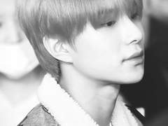 어디서 주인 무는 개새끼가 기어 들어와서는