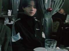 아름답기에 고독하고 쓸쓸한