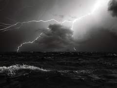 삼켜버려진 그 곳엔